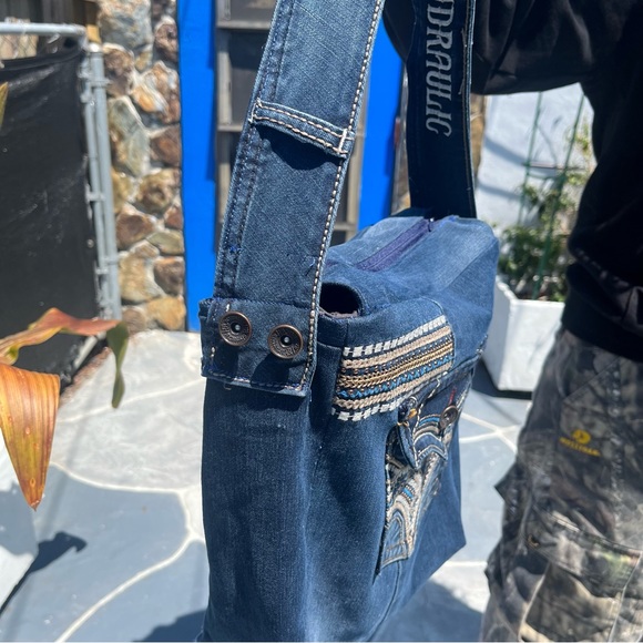 Upcycled Sling bag / shoulder bag / tote bag - Picture 7 of 10